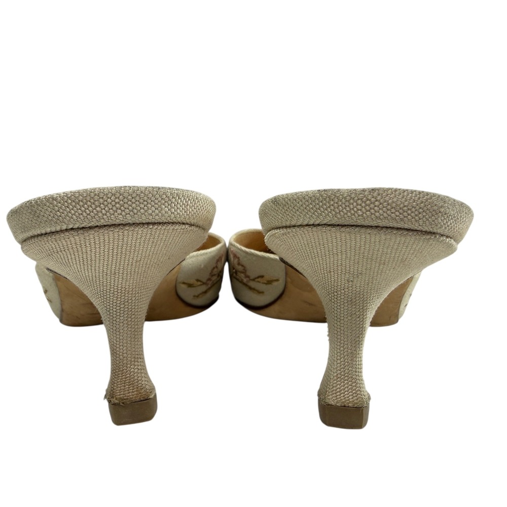 VERY RARE Manolo Blahnik Beige Embroidered Floral Mules - Picture 9 of 13